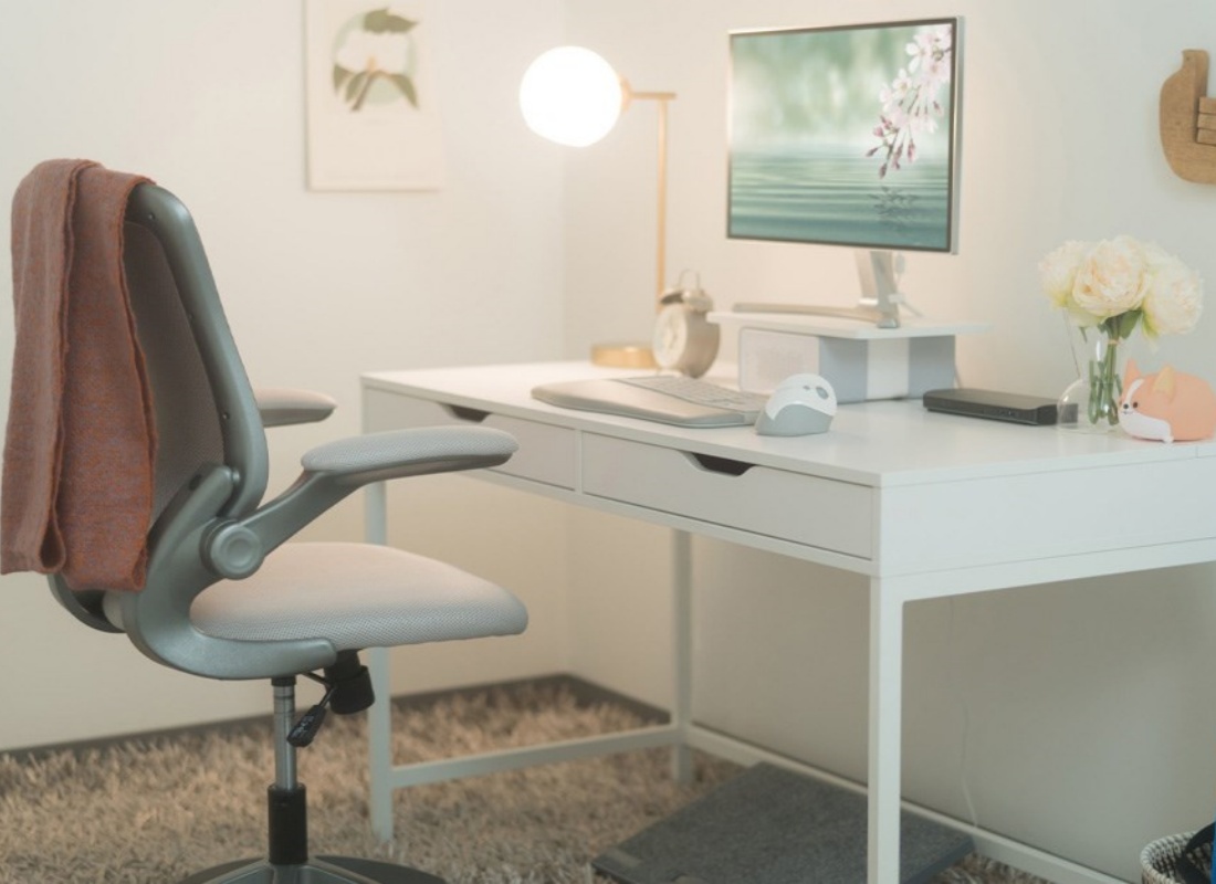 How to Maximize Functionality with a Small Space Desk